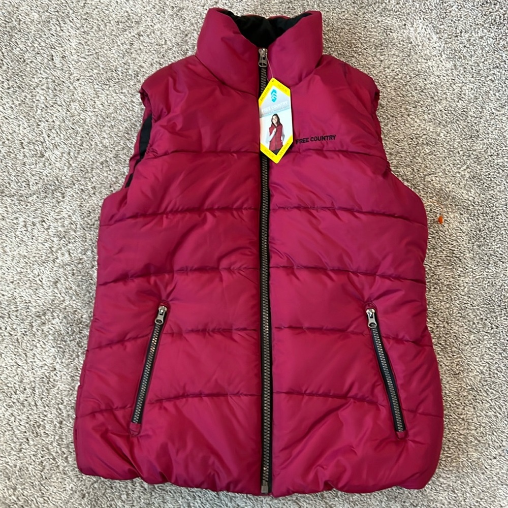 NWT $80 FREE COUNTRY Ladies Ultrafill Puffer Vest NWT MEDIUM M Garnet Jacket
